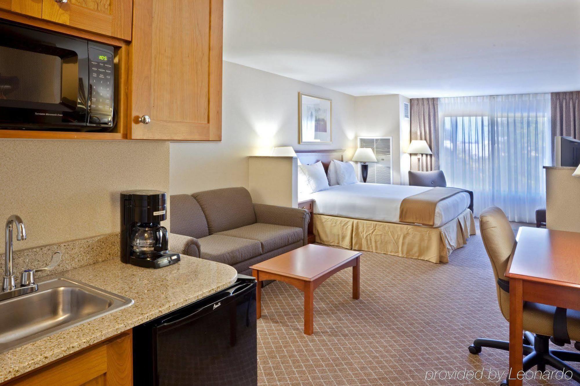 Holiday Inn Express & Suites Lacey - Olympia By Ihg Δωμάτιο φωτογραφία